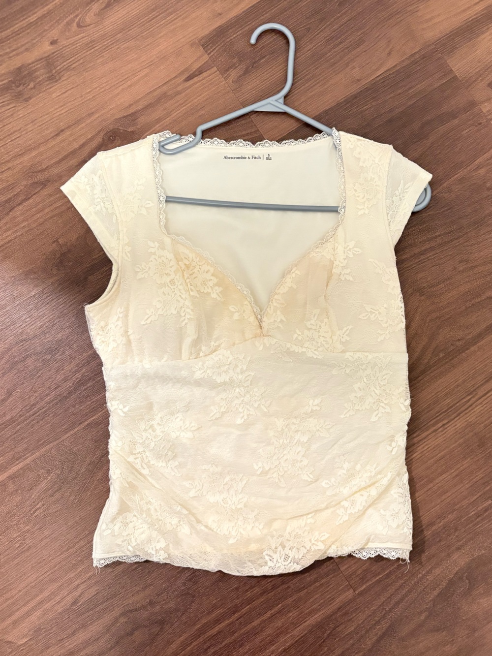 Abercrombie & Fit Cream Lace Cap Sleeve Top